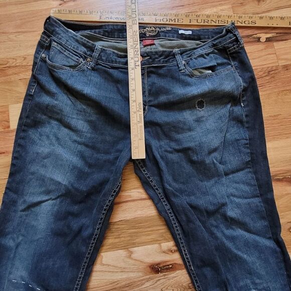 💙3 for $30💙 Arizona 19 Average Distressed Jeans Bootcut - Picture 11 of 12